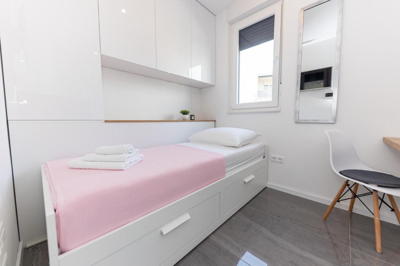 New Studio For 2, Free Private Garage Spot, Wi-Fi, 200 M From Mall Of Split Exterior photo