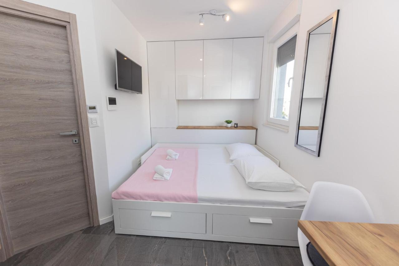 New Studio For 2, Free Private Garage Spot, Wi-Fi, 200 M From Mall Of Split Exterior photo